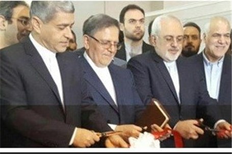 بازدید وزرای امور خارجه، اقتصاد و دارایی و رئیس کل بانک مرکزی از غرفه بانک صادرات ایران